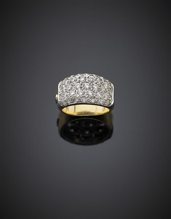 MACO'SAnello in oro giallo e bianco con pavé di pietre incolori rotonde, g...
