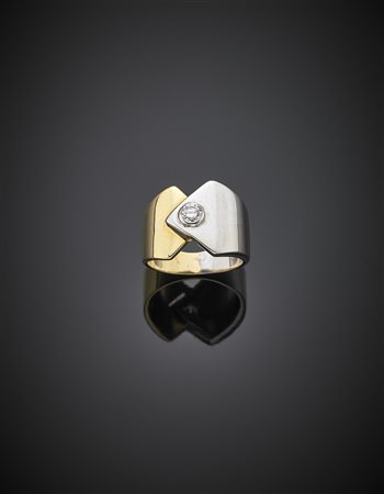Anello in oro giallo e bianco con diamante di ct. 0,20 circa, g 11,06 misura...