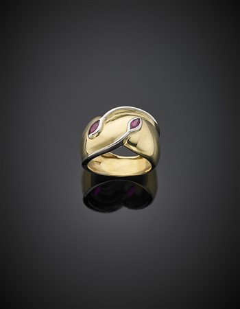 FARAONEAnello a fascia in oro bianco e giallo con rubini navette a contrarié,...