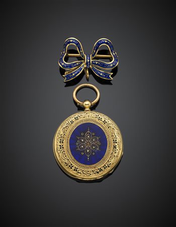 Orologio in oro giallo, smalto blu con spilla a fiocco a sostenerlo, rifinito...