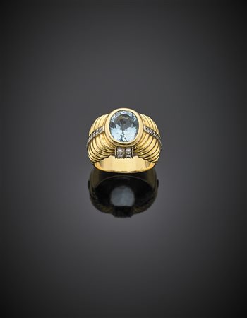 Anello in oro giallo con topazio azzurro ovale di ct. 4,16 circa, costolato...