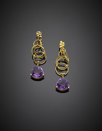 Orecchini pendenti ad anelli in oro giallo con quarzi ametista a goccia, g...