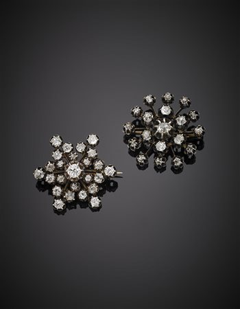 Due spille a fiocco di neve in oro giallo e argento e diamanti old mine e a...