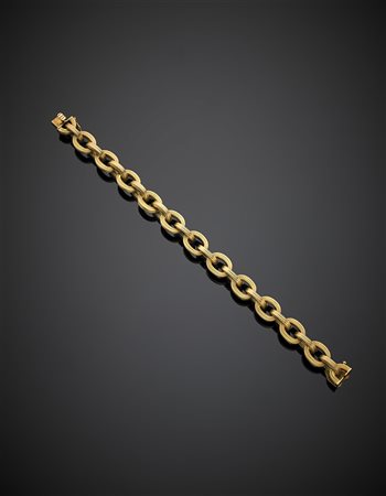 Bracciale a catena rigata in oro giallo, g 32,49, lungh. cm 22...