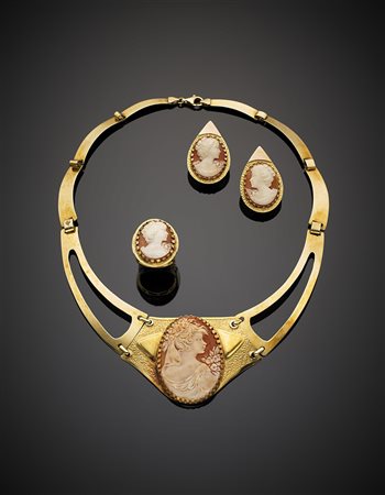 Demi-parure composta da collier modulare, anello ed orecchini in oro giallo,...