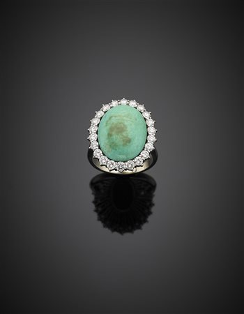Anello con turchese ovale cabochon e diamanti intorno, g 11,09 misura...