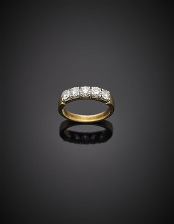 Fedina in oro giallo con cinque diamanti rotondi per complessivi ct. 1 circa,...