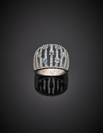 Anello a fascia traforata in oro bianco, acquamarine e diamanti, g 9,52...