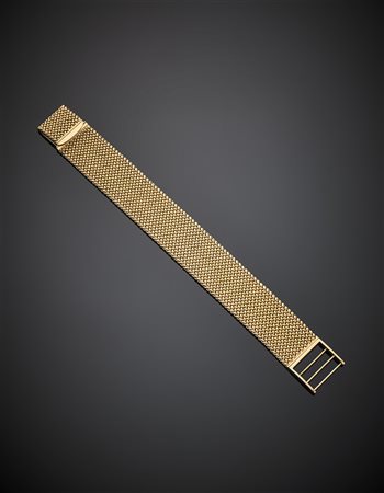 F.R.O.V.Bracciale in oro giallo a maglia intrecciata, g 65,92, lungh. cm 21,...