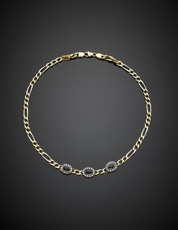 Collier in oro giallo e bianco con al centro tre zaffiri ovali taglio...