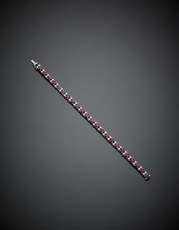 Bracciale in oro bianco con rubini ovali e diamanti, g 22,55, lungh. cm 18,50...