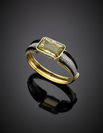Bracciale rigido apribile in oro giallo e bianco, onice e diamanti con...