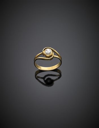 Anello in oro giallo con diamante rotondo a brillante di ct. 0,20 circa, g...