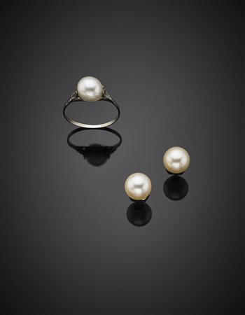 Demi-parure composta da anello e orecchini in oro bianco e perle di mm...