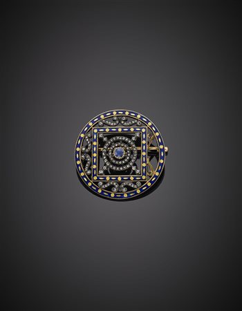 Spilla rotonda in oro giallo, argento, zaffiro rotondo, diamanti a mezza...
