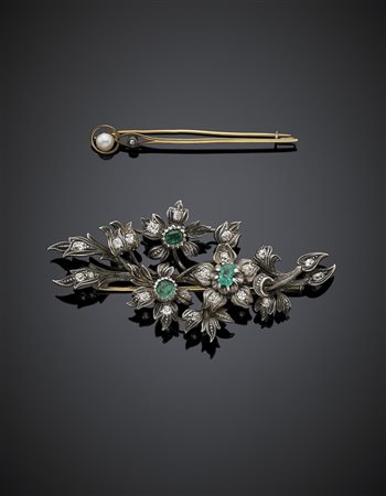 Lotto composto da due spille, una in argento rifinita in oro giallo,...