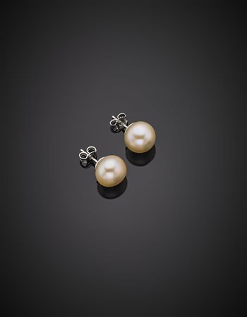 Orecchini a lobo con perle a sfumatura golden rosata di mm.11 circa, g...