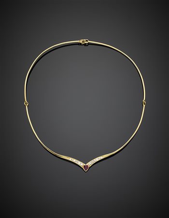 CUSICollier semirigido in oro giallo con al centro diamanti tapered e rubino...