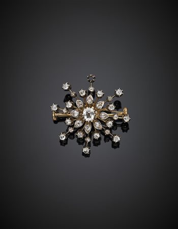 Broche in oro giallo e argento con diamanti di varie forme taglio mezza...