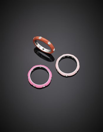 ADOLFO COURRIERTre fedine in oro bianco, smalti e diamanti, complessivi g...