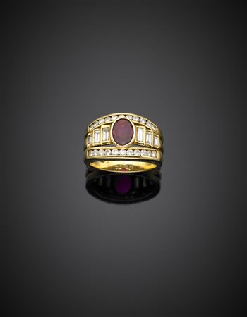 Anello in oro giallo con diamanti rotondi e a baguette con al centro un...