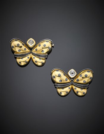 FARAONEDue broches gemelle in oro giallo a guisa di farfalle rifinite in...