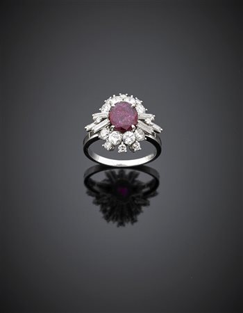 Anello in oro bianco con rubino ovale centrale di ct. 1 circa, contornato da...