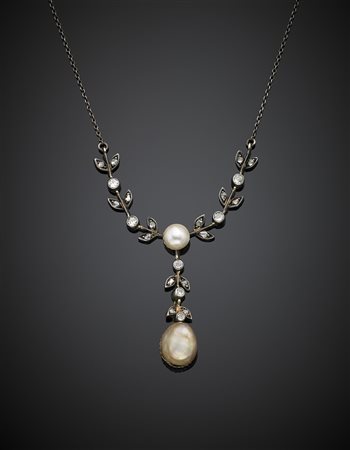 Catenina con centrale in oro giallo e argento con diamanti a mezza rosetta...