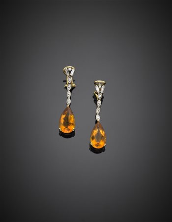 Orecchini pendenti in oro giallo e bianco, quarzi citrini a goccia, diamanti...