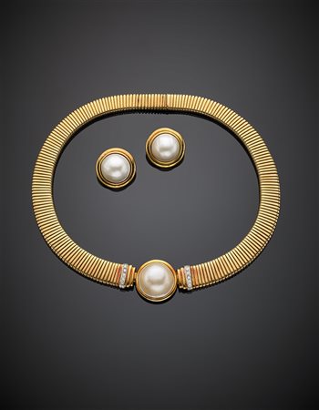 FARAONEDemi-parure composta da collier e orecchini in oro giallo con perle...