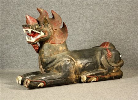 Firmato, datato. Scultura in legno laccato raff. ''CANE DI FO''. Cina. XIX...