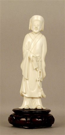 Firmato, datato. Scultura in avorio raff. ''PERSONAGGIO''. Cina. Inizi XX...