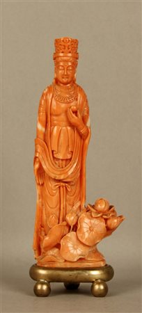 Scultura in corallo raff. ''PERSONAGGIO FEMMINILE'', gr. 160. Cina. Inizi XX...