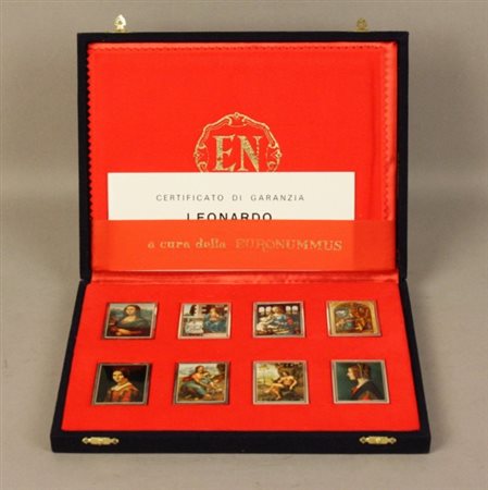 Firmato. Cofanetto contenente otto placchette d'argento raffiguranti...