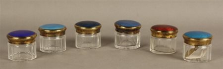 Sei scatolette in vetro con coperchio in argento smaltato. XX secolo. Mis....