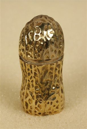 Accendino in oro a forma di arachide. Peso lordo gr. 30, peso netto gr. 20....