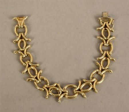 Firmato, datato. Bracciale in oro giallo a maglie tipo Decò, gr. 21.