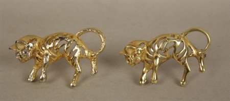 Firmato. Due spille in oro giallo raff. ''GATTI'', gr. 23. XX secolo.