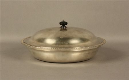 Legumiera in argento con stemma centrale, gr. 850. Marcata LONDRA 1777/78....