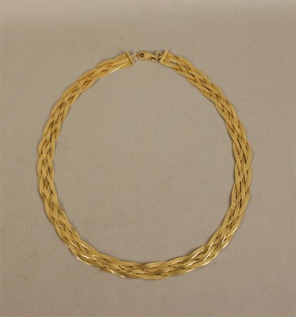 Firmato, datato. Collana in oro giallo a fasce intrecciate, gr. 27. XX secolo.