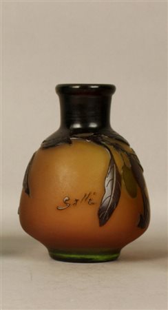 Firmato, datato. GALLE' EMILE - Nancy (Francia), 1846-1904. Vasetto in vetro...