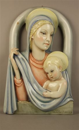 Firmato. Scultura in ceramica raff. ''MATERNITA' ''. Disegnata da CLAUDIA...