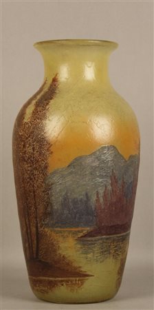 Firmato. Vaso a balaustro in vetro doppio, dipinto a smalti policromi su...