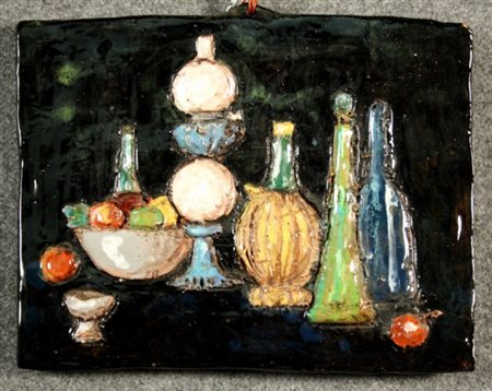 Firmato, datato. Piastra in terracotta smaltata raff. ''NATURA MORTA''. Anni...