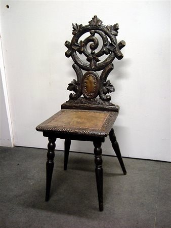 Firmato. Esemplare: 129 di 200. Sedia foresta nera in legno intagliato e...