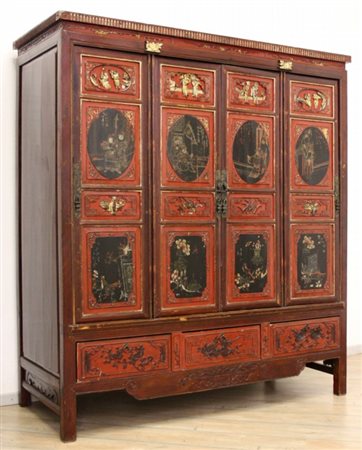 Firmato, datato. Armadio in legno e lacca rossa con pannelli intagliati,...