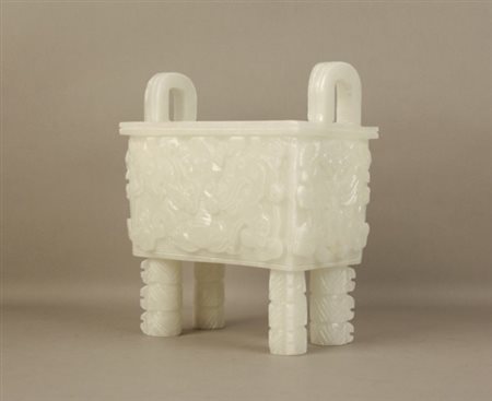 Vaschetta in giada bianca su quattro piedistalli. Cina. XX secolo. Mis. Lung....