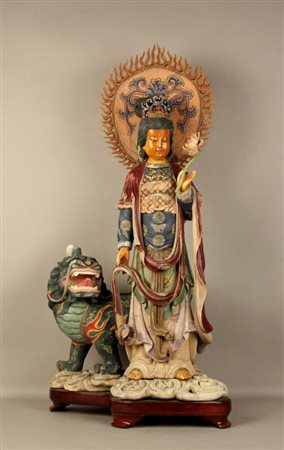 Scultura in legno laccato raff. ''DEA CON CANE DI FO AL SUO FIANCO''; viso,...