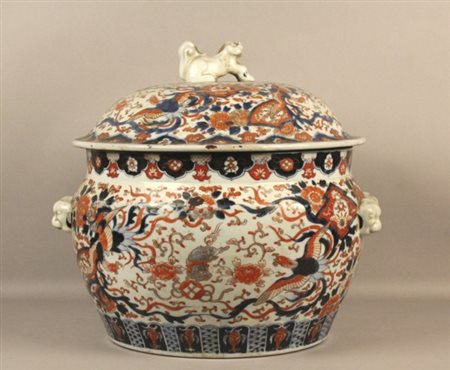 Grande pentola con coperchio in ceramica decorata. Cina. XIX secolo. Mis....