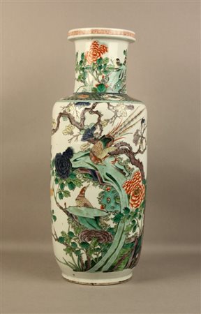 Vaso famiglia verde in porcellana dipinta raff. ''VEGETALI E UCCELLI''. Cina....